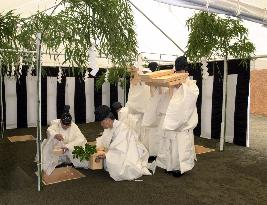 Priests prepare ground for empress dowager's mausoleum